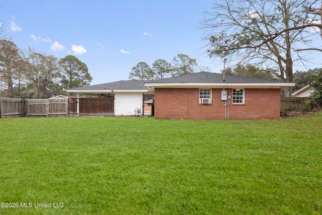 6321 Chaucer Drive, Ocean Springs, MS 39564