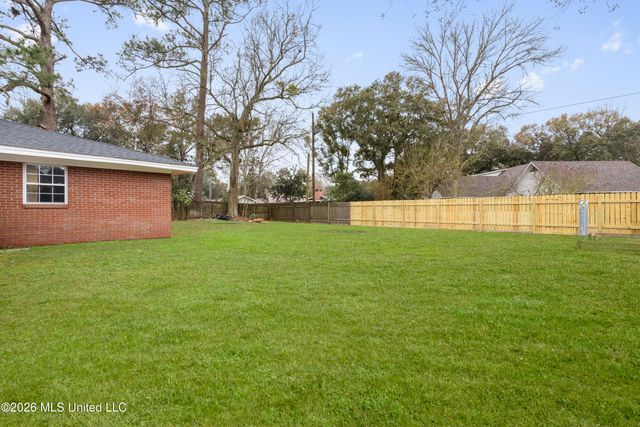 6321 Chaucer Drive, Ocean Springs, MS 39564