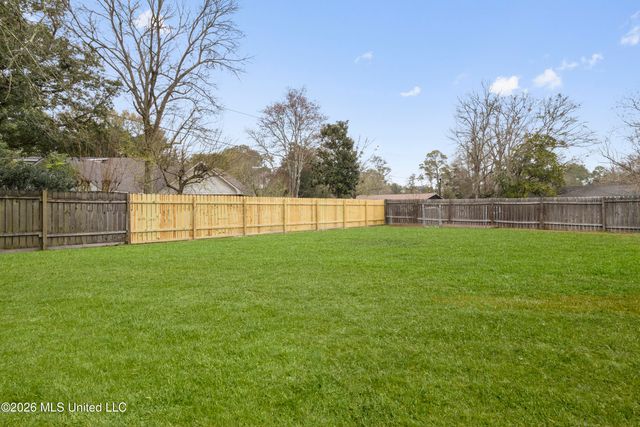 6321 Chaucer Drive, Ocean Springs, MS 39564