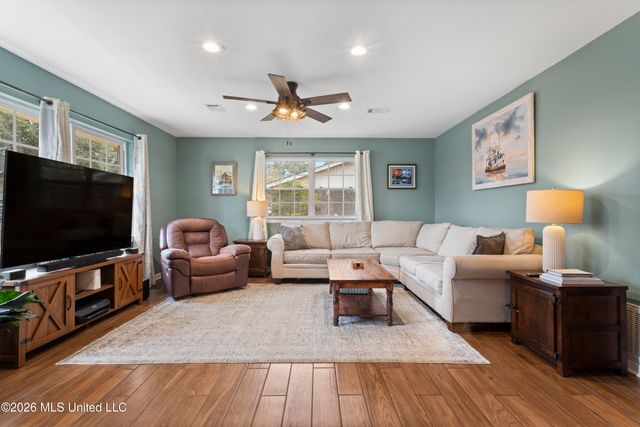 6321 Chaucer Drive, Ocean Springs, MS 39564