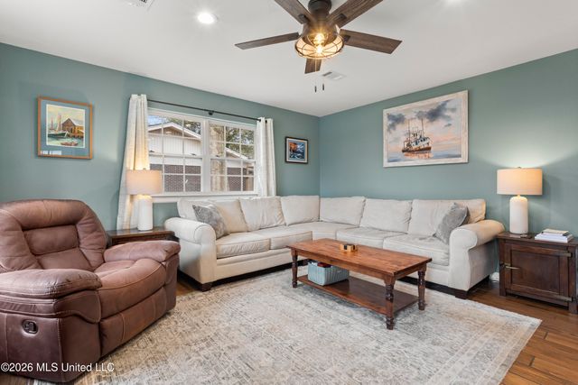 6321 Chaucer Drive, Ocean Springs, MS 39564