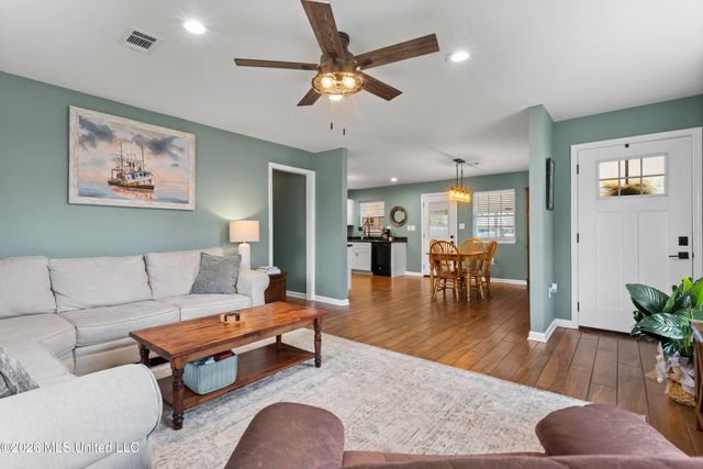 6321 Chaucer Drive, Ocean Springs, MS 39564