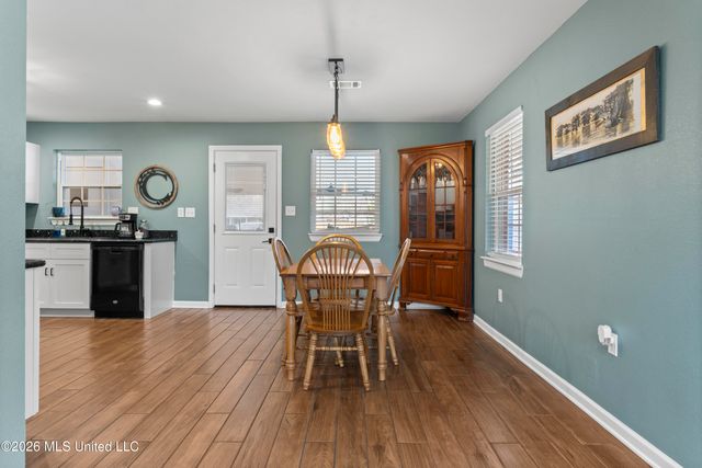 6321 Chaucer Drive, Ocean Springs, MS 39564