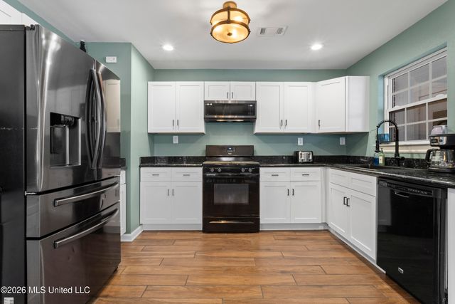 6321 Chaucer Drive, Ocean Springs, MS 39564