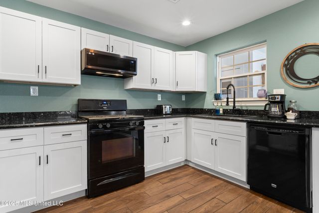 6321 Chaucer Drive, Ocean Springs, MS 39564