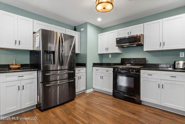 6321 Chaucer Drive, Ocean Springs, MS 39564