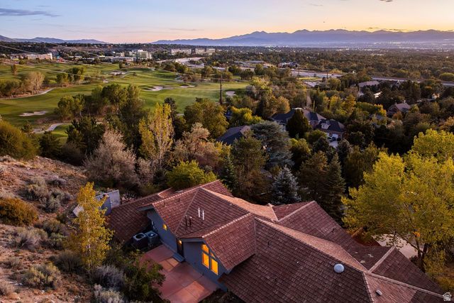 5910 S WHITEWATER CIR, Holladay, UT 84121