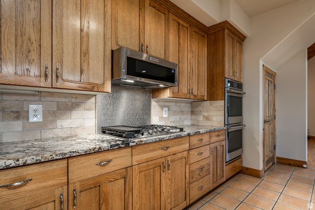 5910 S WHITEWATER CIR, Holladay, UT 84121