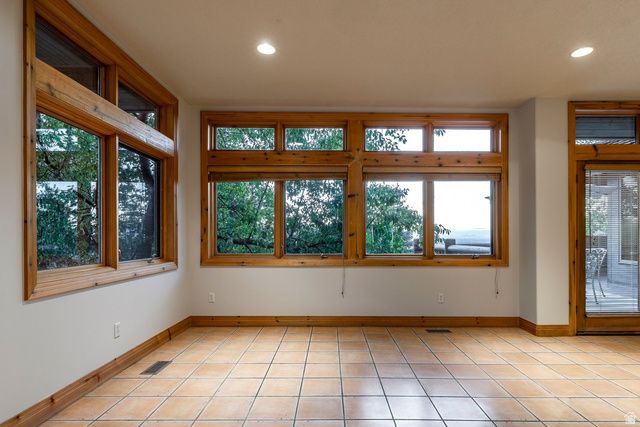 5910 S WHITEWATER CIR, Holladay, UT 84121