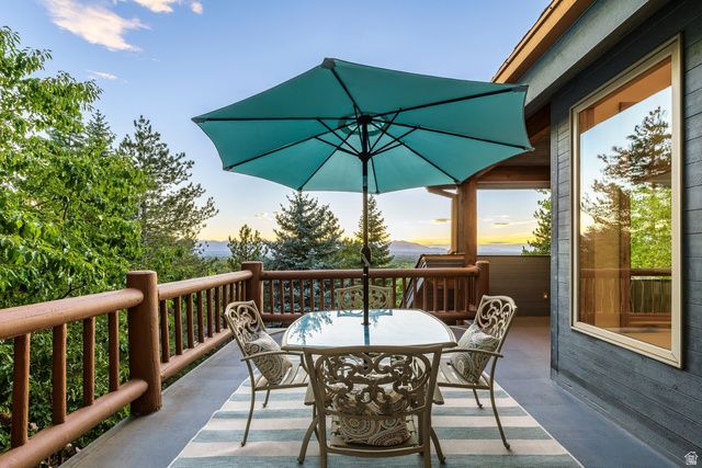 5910 S WHITEWATER CIR, Holladay, UT 84121