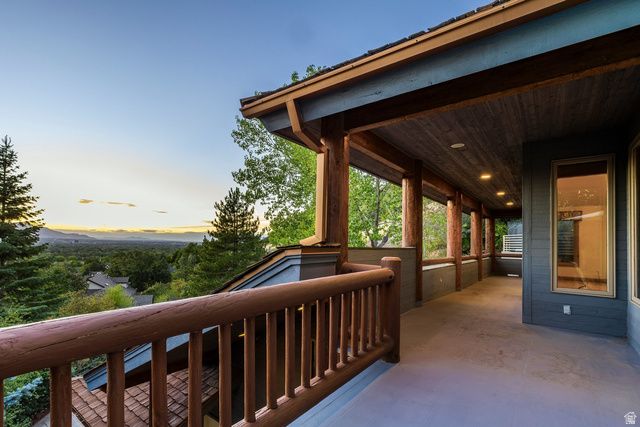 5910 S WHITEWATER CIR, Holladay, UT 84121