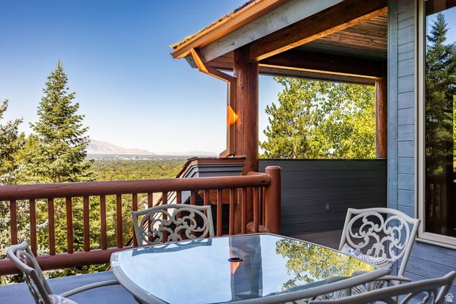 5910 S WHITEWATER CIR, Holladay, UT 84121