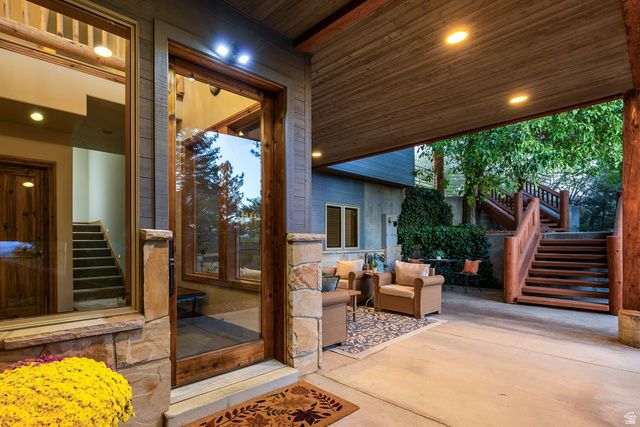 5910 S WHITEWATER CIR, Holladay, UT 84121