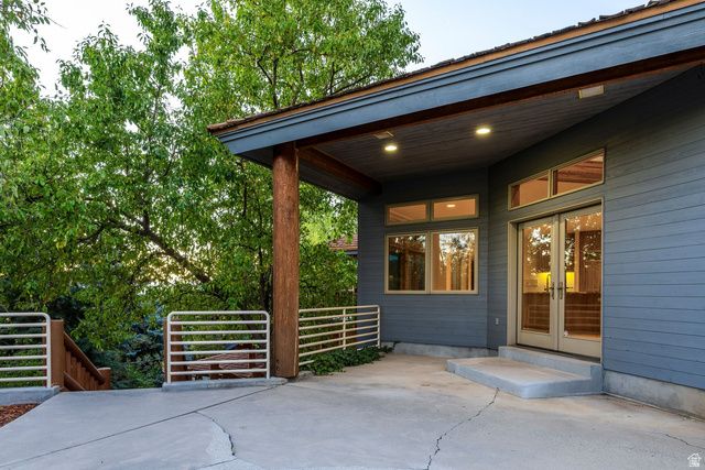 5910 S WHITEWATER CIR, Holladay, UT 84121