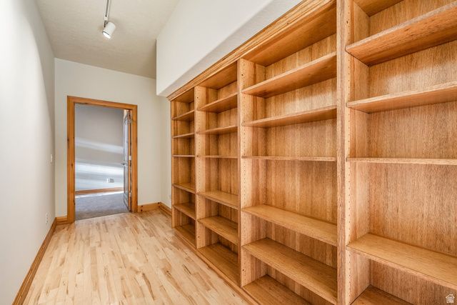 5910 S WHITEWATER CIR, Holladay, UT 84121
