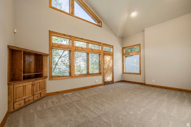 5910 S WHITEWATER CIR, Holladay, UT 84121
