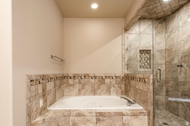 5910 S WHITEWATER CIR, Holladay, UT 84121