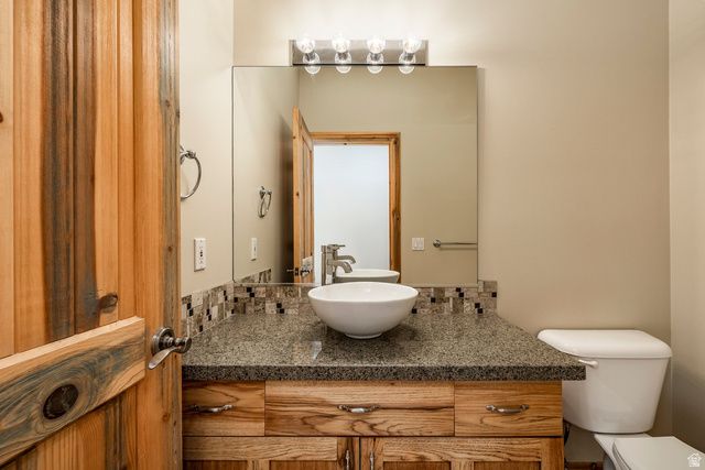5910 S WHITEWATER CIR, Holladay, UT 84121