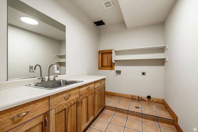 5910 S WHITEWATER CIR, Holladay, UT 84121