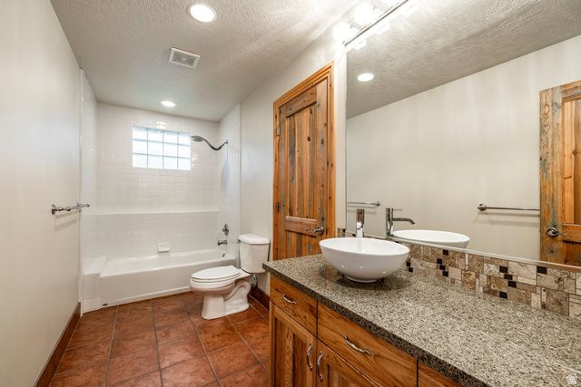 5910 S WHITEWATER CIR, Holladay, UT 84121