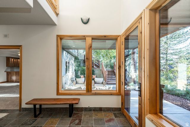 5910 S WHITEWATER CIR, Holladay, UT 84121