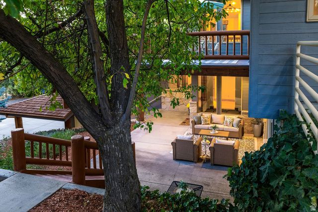 5910 S WHITEWATER CIR, Holladay, UT 84121