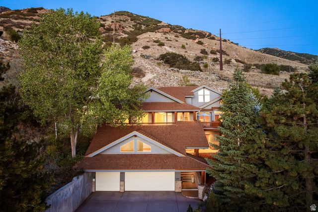 5910 S WHITEWATER CIR, Holladay, UT 84121