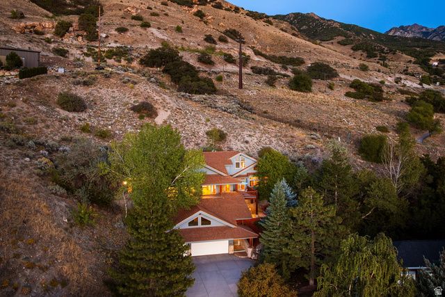 5910 S WHITEWATER CIR, Holladay, UT 84121