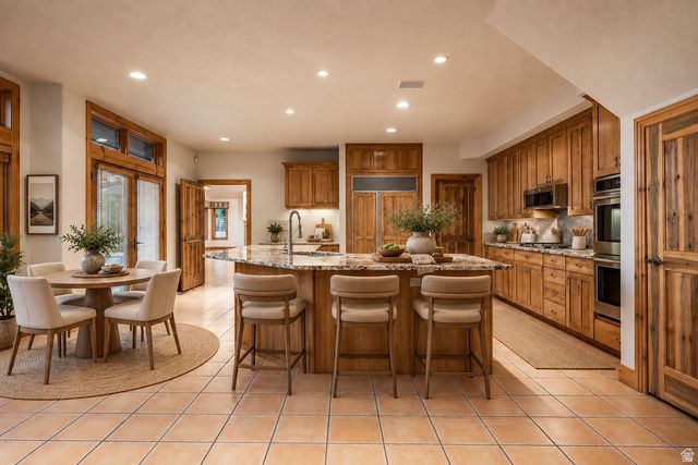 5910 S WHITEWATER CIR, Holladay, UT 84121