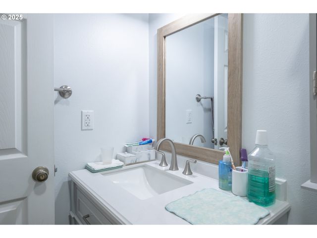 2973 SURFWOOD Dr Ne, Salem, OR 97305