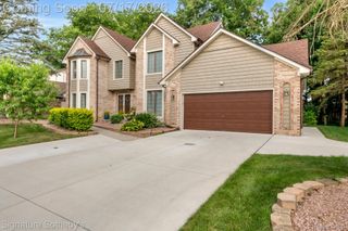 23134 Fox Creek, Farmington Hills, MI 48335