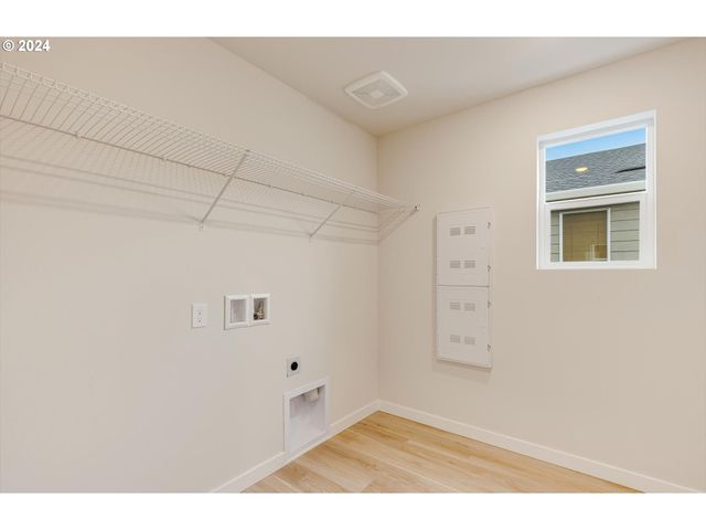 435 W IVY St, Washougal, WA 98671