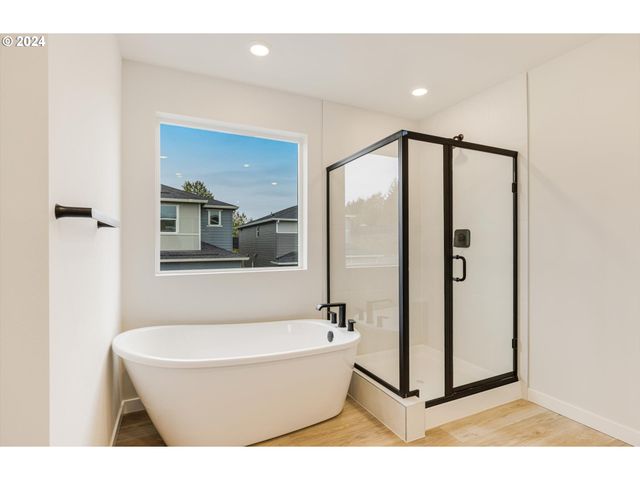 435 W IVY St, Washougal, WA 98671