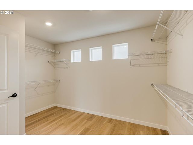 435 W IVY St, Washougal, WA 98671