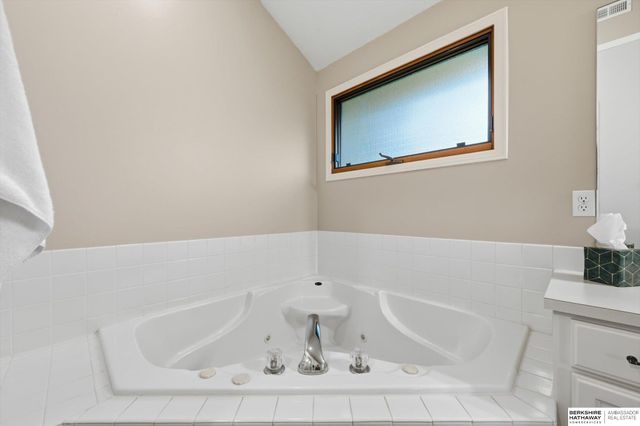 6515 S 159th Avenue, Omaha, NE 68135