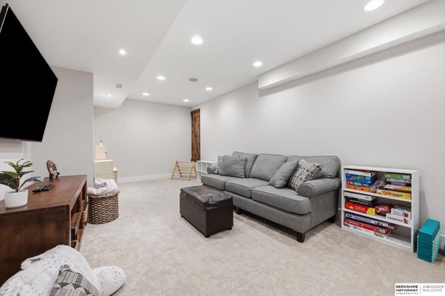 6515 S 159th Avenue, Omaha, NE 68135