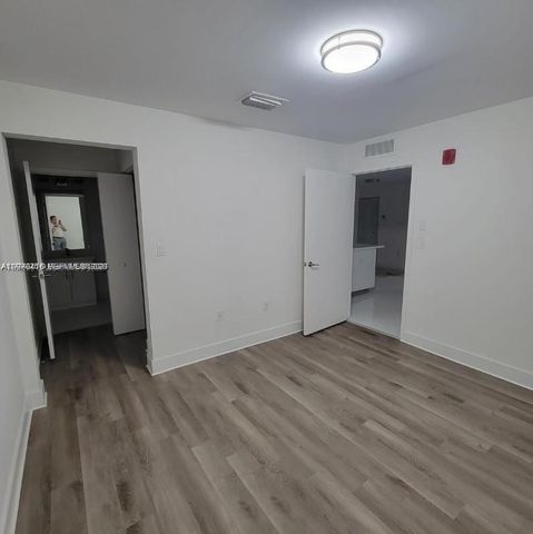 2651 NE 212th Ter 105, Miami, FL 33180