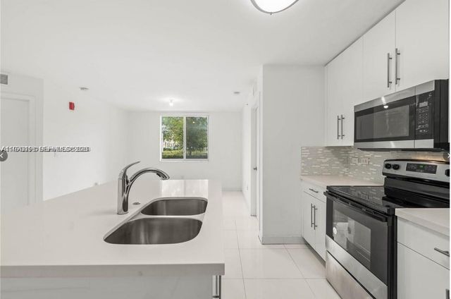 2651 NE 212th Ter 105, Miami, FL 33180