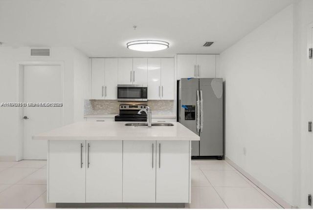 2651 NE 212th Ter 105, Miami, FL 33180