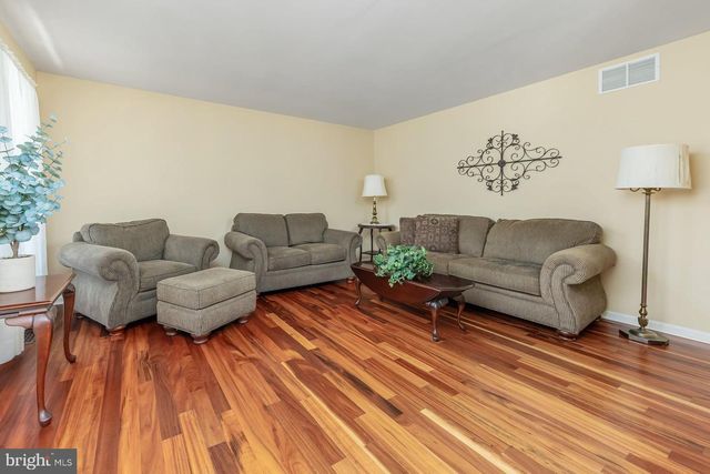 304 DAVID CT, Mullica Hill, NJ 08062