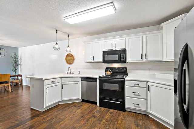 2213 Holly Curve, Hudson, WI 54016