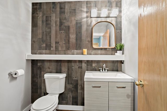 2213 Holly Curve, Hudson, WI 54016