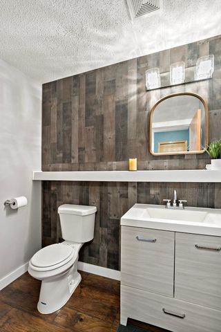 2213 Holly Curve, Hudson, WI 54016