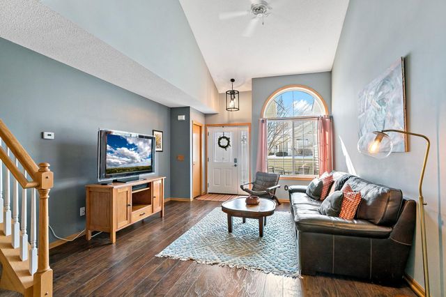 2213 Holly Curve, Hudson, WI 54016