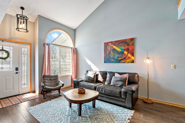 2213 Holly Curve, Hudson, WI 54016