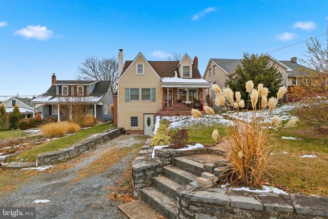 102 S CHESTNUT ST, Dillsburg, PA 17019