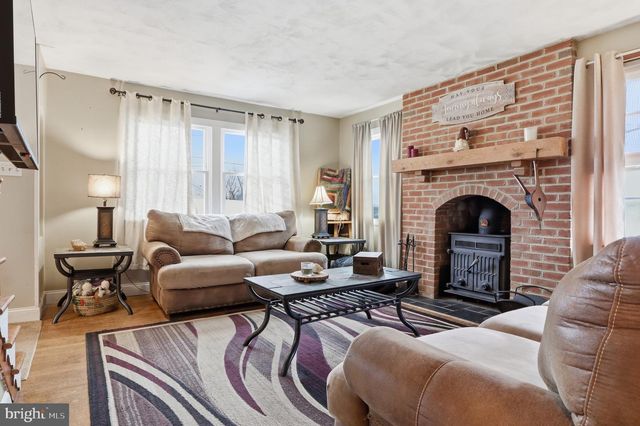 102 S CHESTNUT ST, Dillsburg, PA 17019