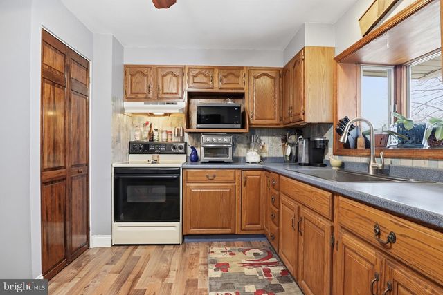 102 S CHESTNUT ST, Dillsburg, PA 17019