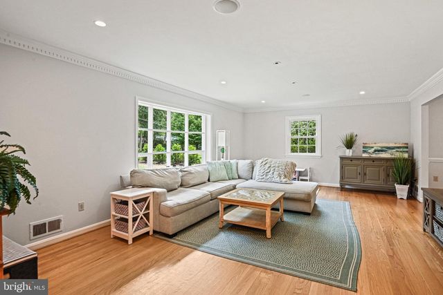 8633 JANET LN, Vienna, VA 22180