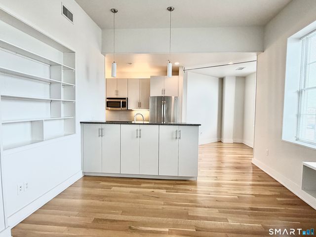 60 Willow Street APT 204, Stonington, CT 06355